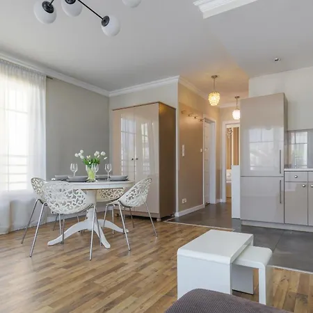 Krolewskie Kamieniczki, Sun & Snow